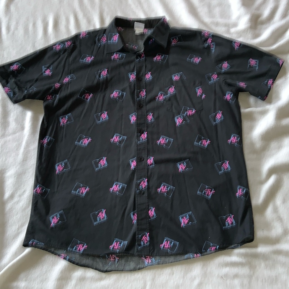MTV Black Short Sleeve Hawaiian bowling Button Down shirt 90’s Pink Logo Size XL